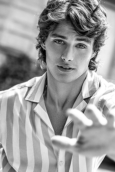 Retouche William White